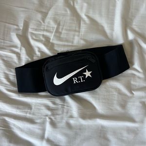 NIKE WAISTBAG FANNY PACK WITH ZIPPER AND VELCRO